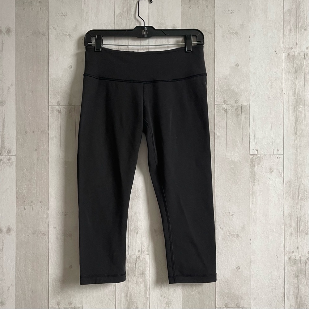 Lululemon reversible black eggplant crop Midrise leggings size 8